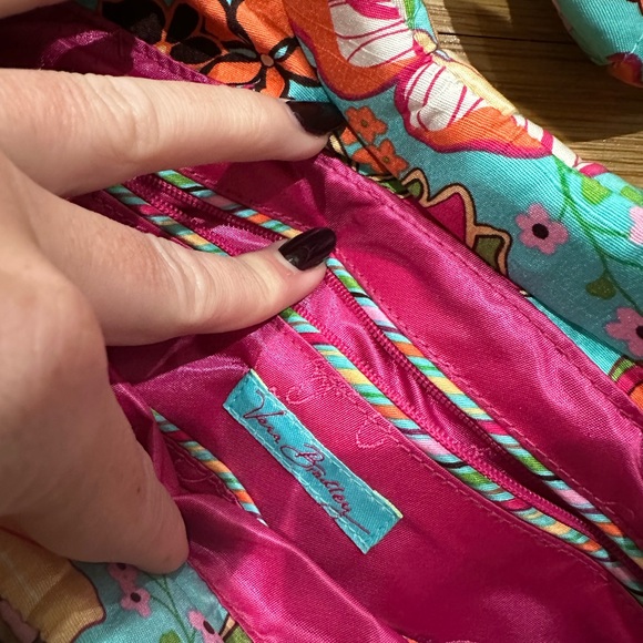 Vera Bradley handbag with two travel zipper bags - Picture 5 of 8